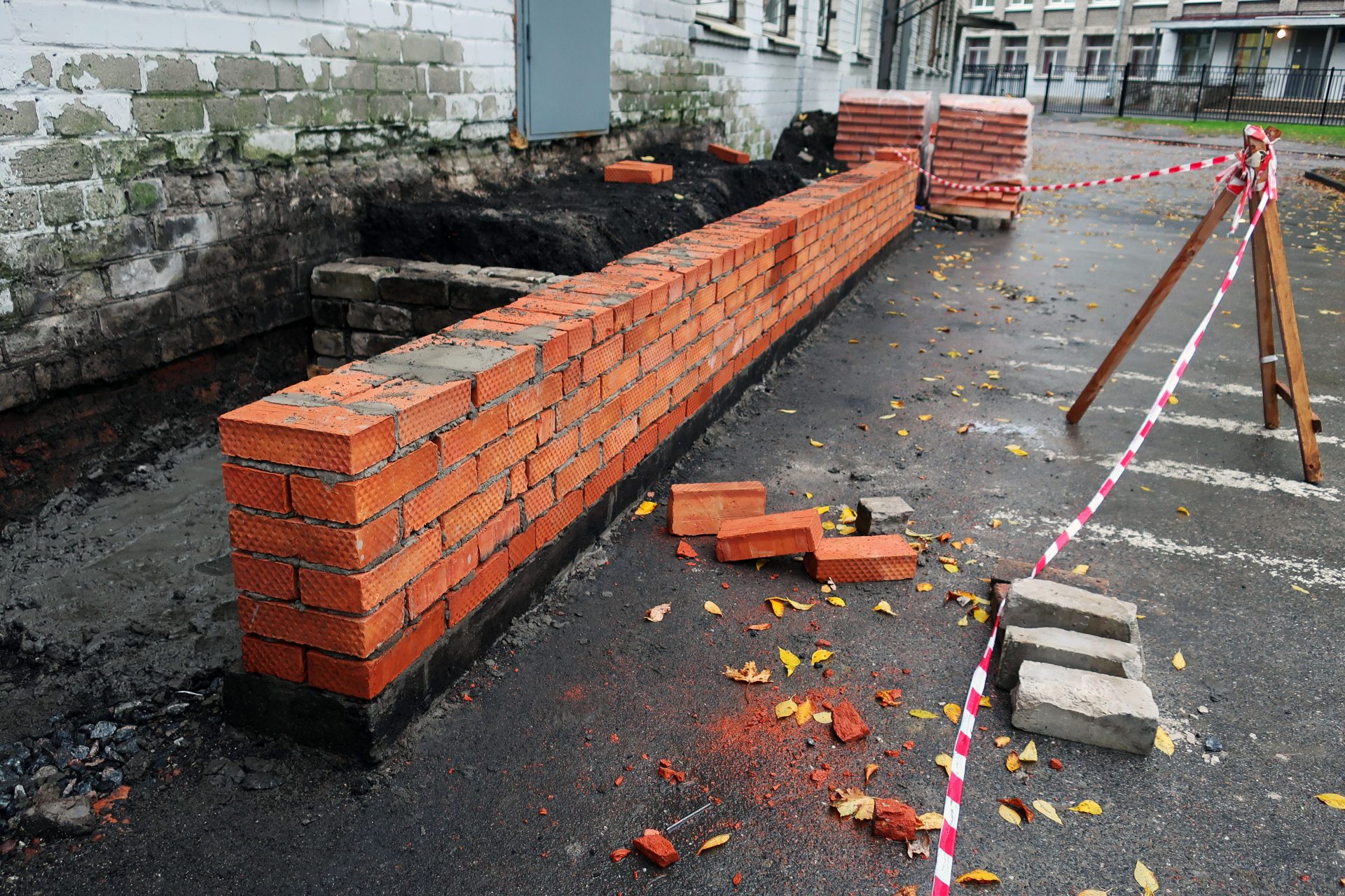 Bau einer neuen Backsteinveranda