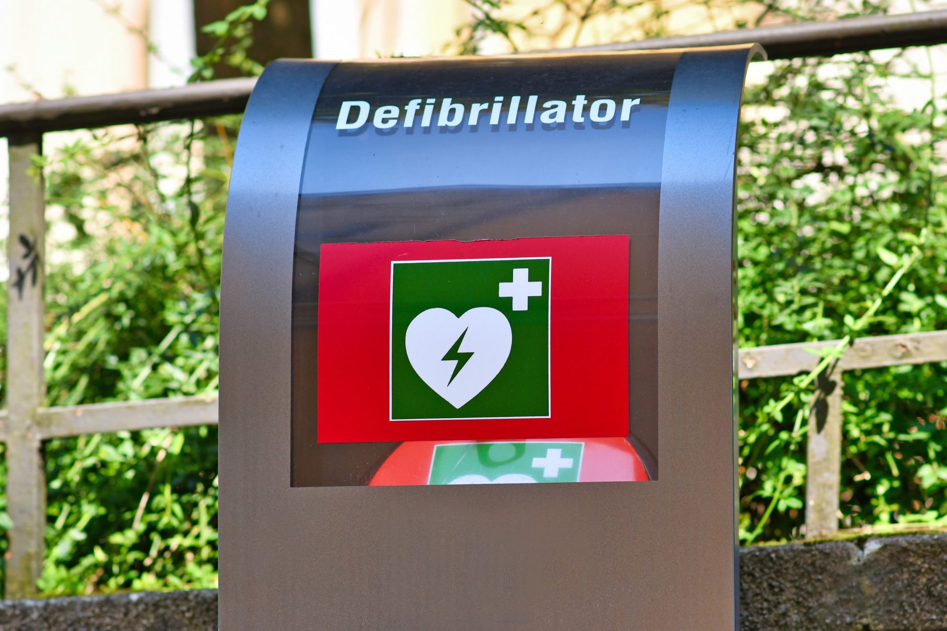Defibrillator im öffentlichen Raum